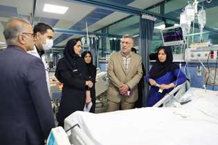 عیادت وزیر بهداشت از مجروحان حملات رژیم صهیونیستی بستری در بیمارستان