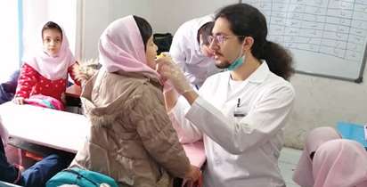 بررسی وضعیت سلامت دهان و دندان دانش آموزان دو مدرسه