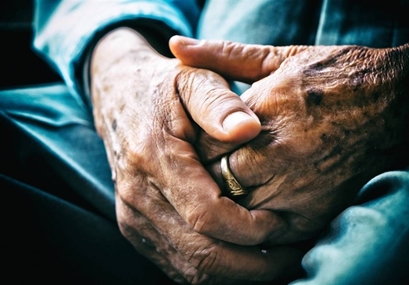 روابط اجتماعی خطر افسردگی را از سالمندان دور می‌کند