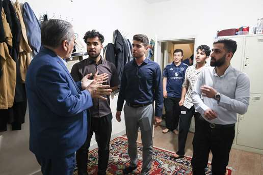 بازدید رییس دانشگاه از سرای‌دانشجویی فردوس