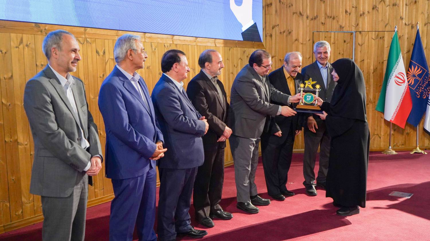 روابط عمومی دانشگاه علوم پزشکی شهیدبهشتی شایسته دریافت لوح‌ سپاس شد 